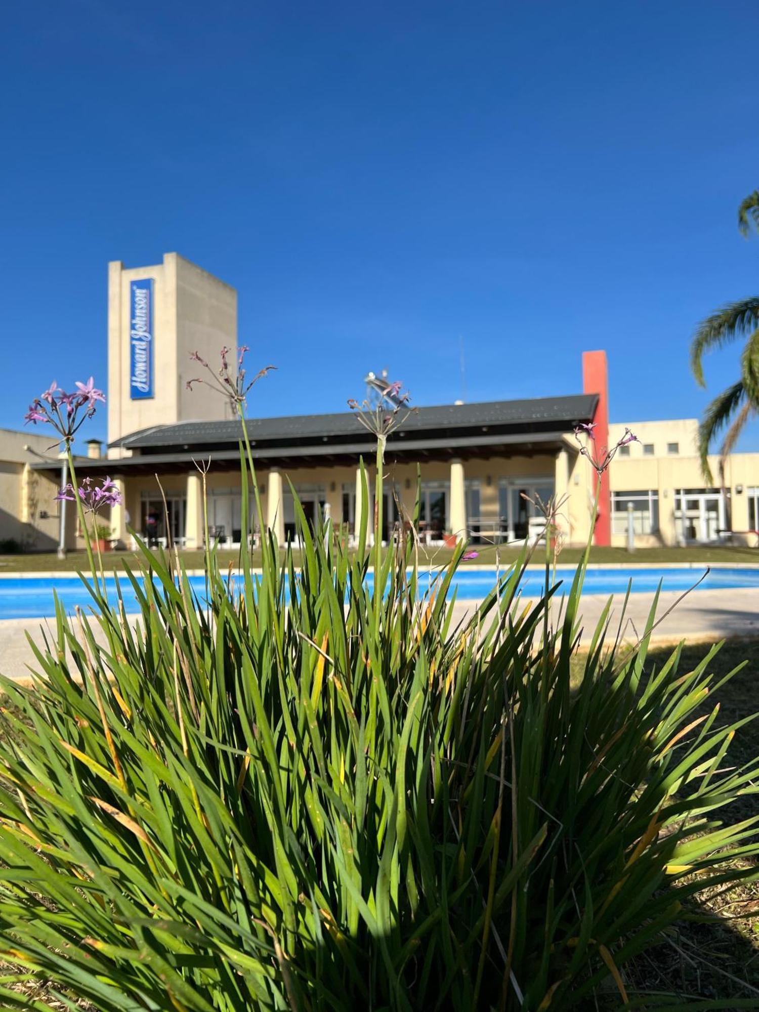Howard Johnson Inn Росарио-де-ла-Фронтера Экстерьер фото