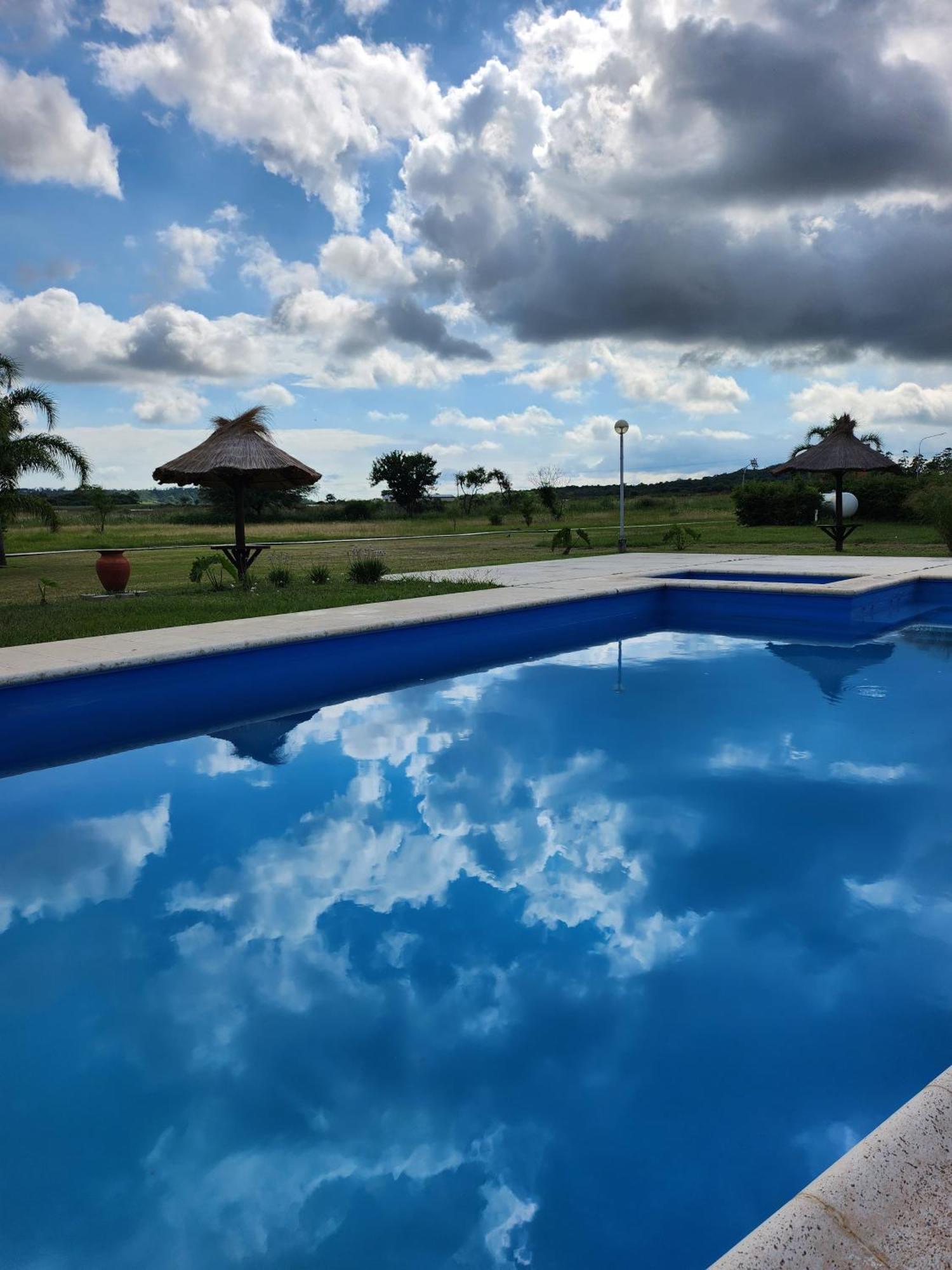 Howard Johnson Inn Росарио-де-ла-Фронтера Экстерьер фото