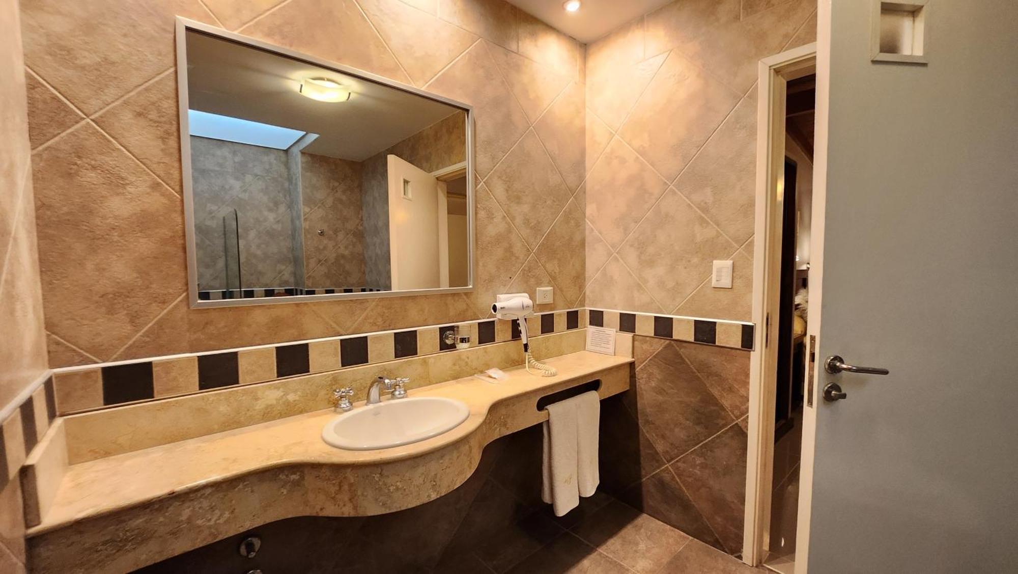 Howard Johnson Inn Росарио-де-ла-Фронтера Экстерьер фото