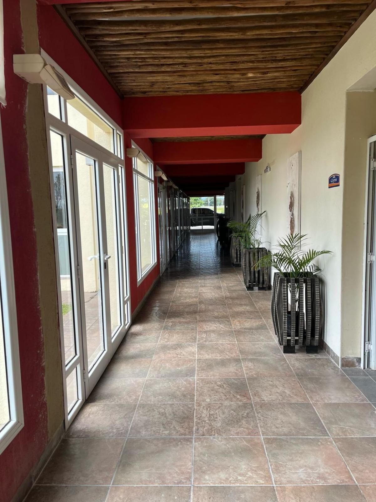 Howard Johnson Inn Росарио-де-ла-Фронтера Экстерьер фото