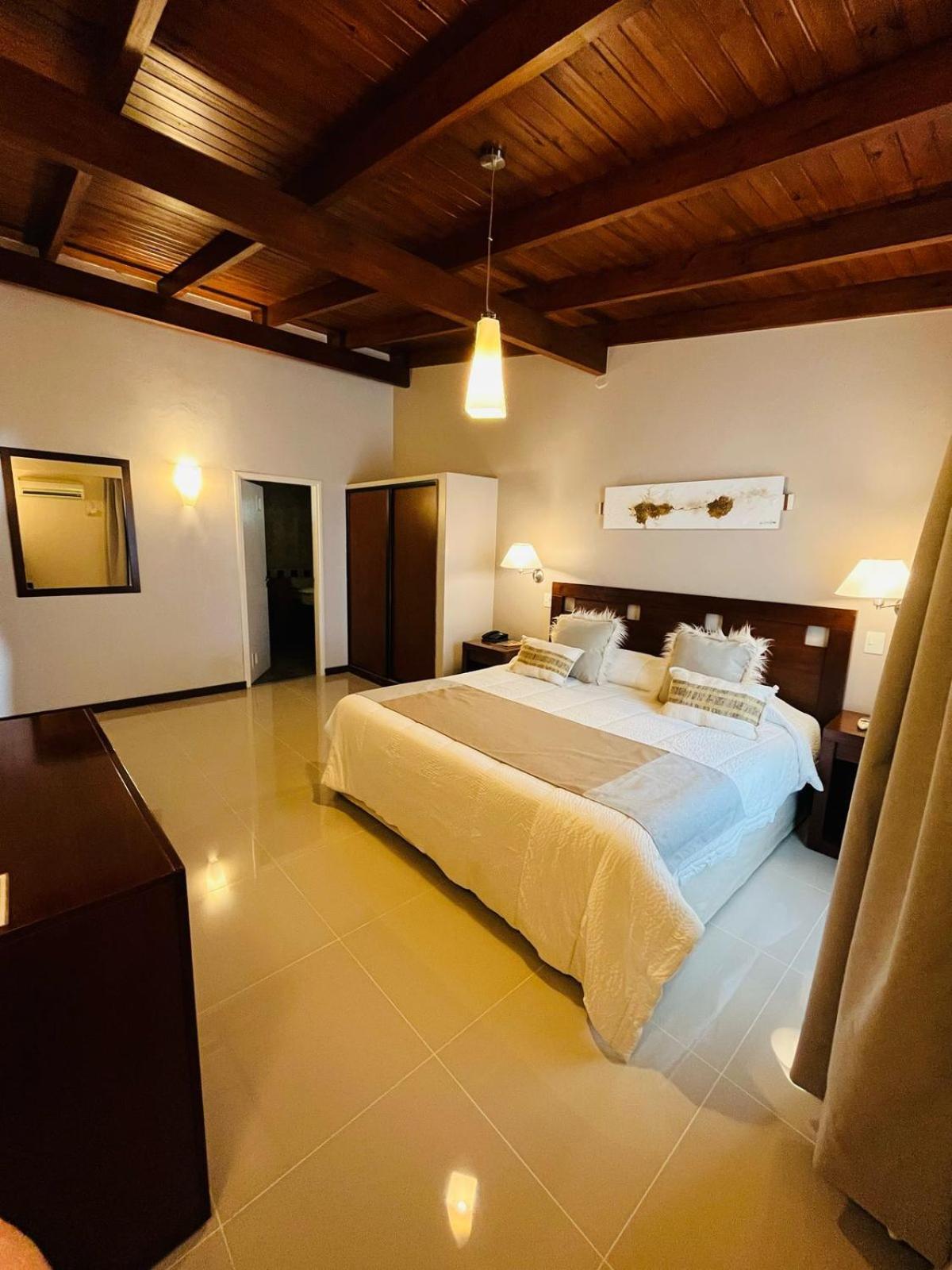 Howard Johnson Inn Росарио-де-ла-Фронтера Экстерьер фото