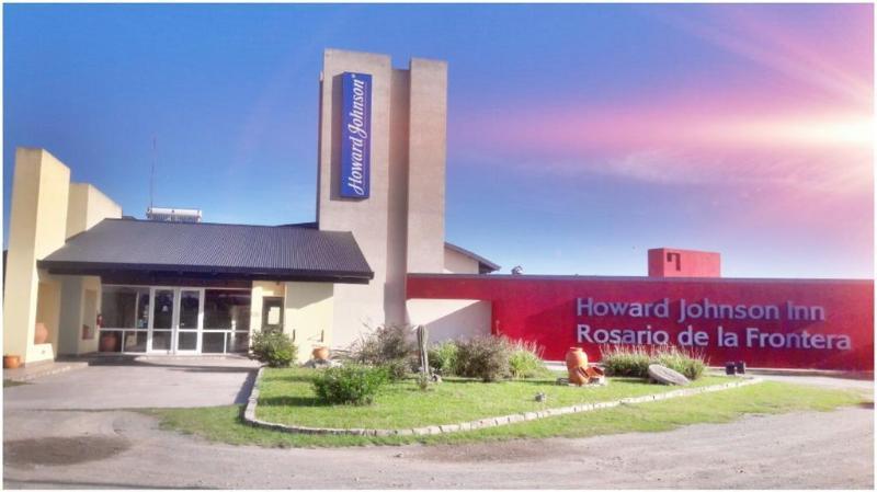 Howard Johnson Inn Росарио-де-ла-Фронтера Экстерьер фото
